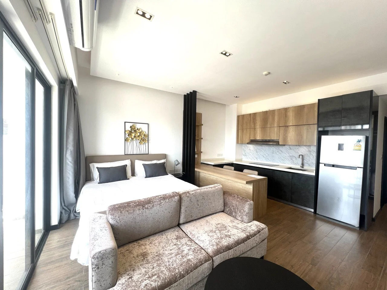 Skylar By Meridian S27-03